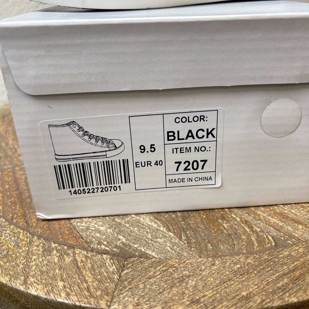 Mens 9.5 Black High Top Sneakers - Picture 2 of 6